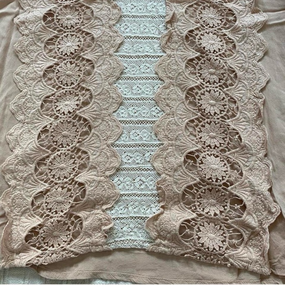 Beyond Vintage tan lace top. - Picture 5 of 8